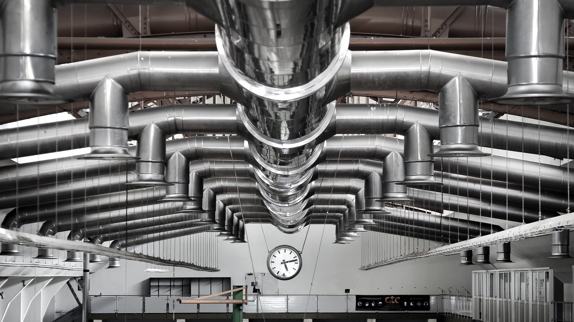 tubes de ventilation d'une cuisine industrielle